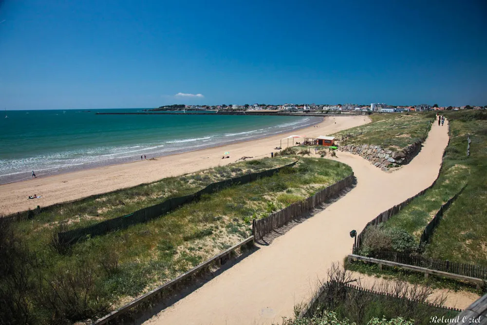 grande plage autour du camping Natura village