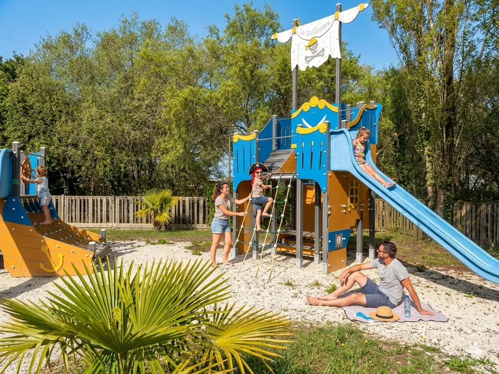 Camping avec aire de jeux pour les enfants en Vendée